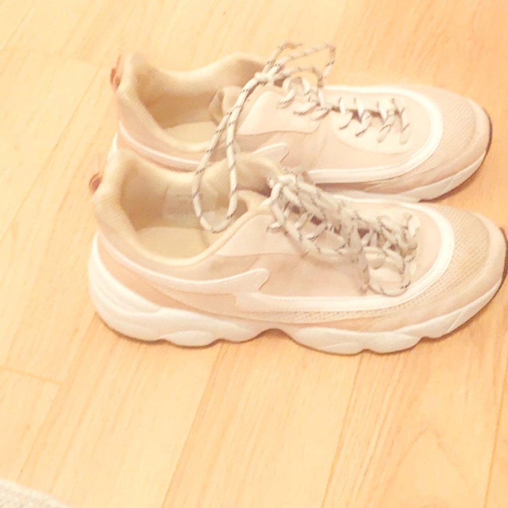 H&M Woman’s Mesh Sneakers in size:8